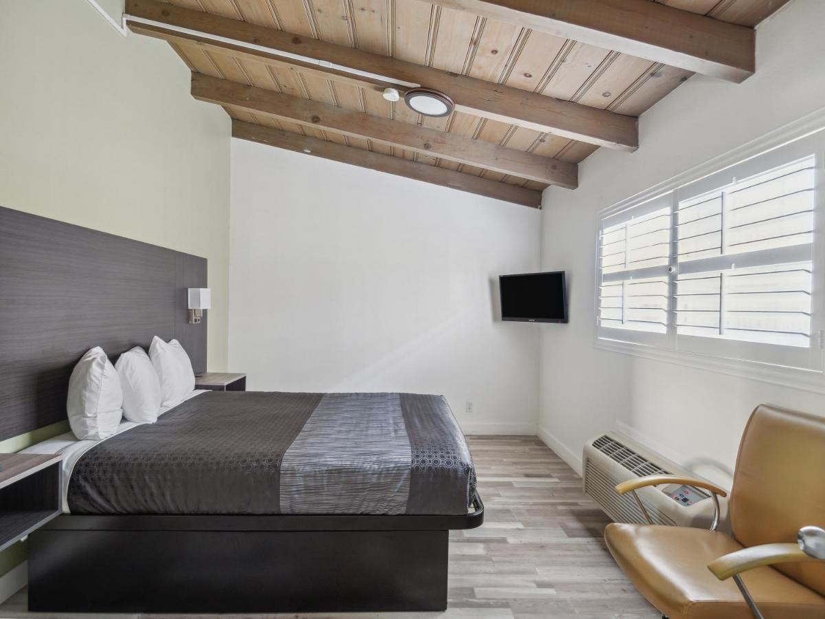 Discovery Inn Monterey Bay Seaside Εξωτερικό φωτογραφία